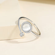 Fashionable and luxurious circular ring with geometric design