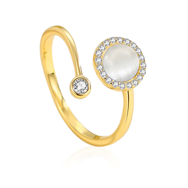 Fashionable and luxurious circular ring with geometric design